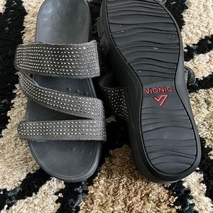 Gray bling Vionic sandals. Size 8